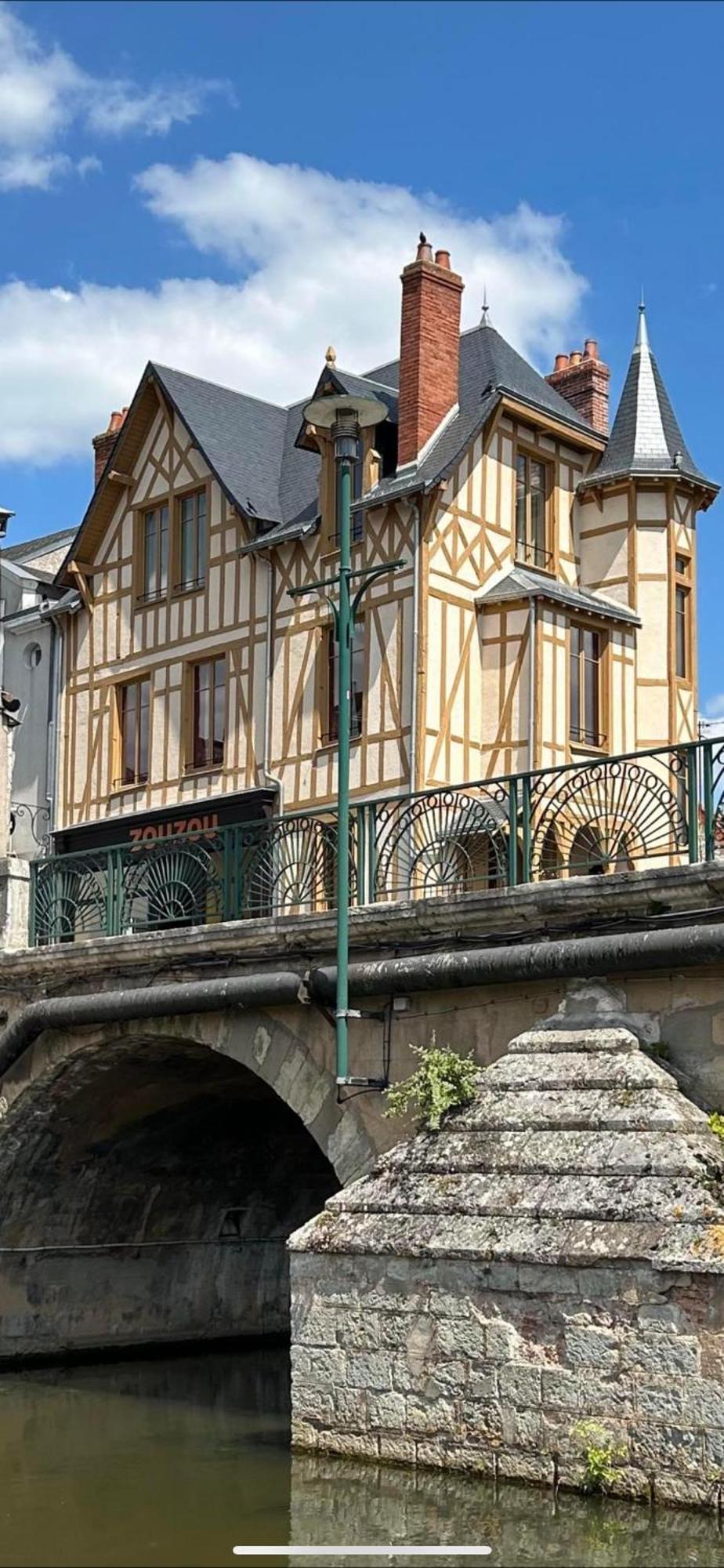 Logis Hotel La Maison A Pan De Bois Vierzon Zewnętrze zdjęcie